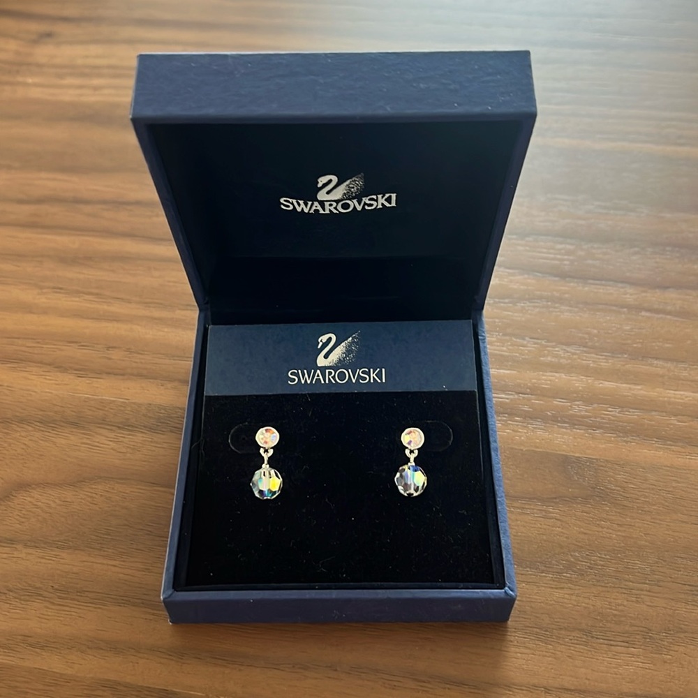 Swarovski drop earrings